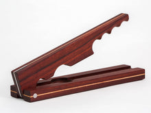 Load image into Gallery viewer, "Ciao-cosky" schiaccianoci artigianale in legno di padouk
